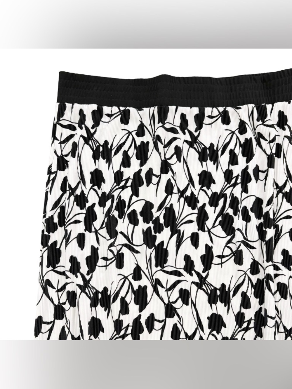 Leota Black and White Floral Pleated Skirt XXL